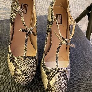 Signature shoes.  Nwot